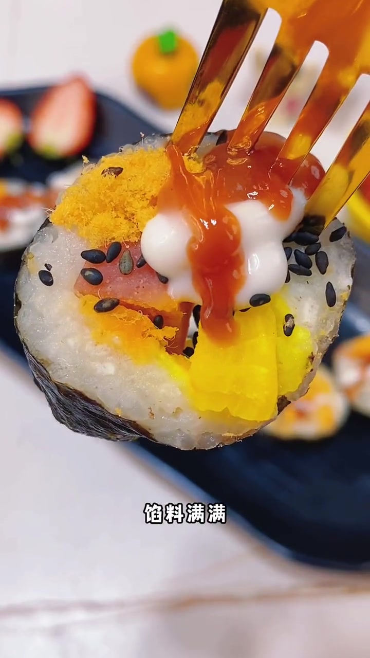 在家也可以吃到超好吃的蟹肉寿司啦,简单方便又好吃,关键还很实惠!你也快试试吧 寿司 饭团 