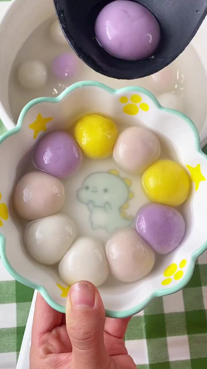 水果味的大汤圆,个个圆润饱满,皮薄馅大,四个口味都好吃 汤圆 元宵节 吃汤圆喽 元宵