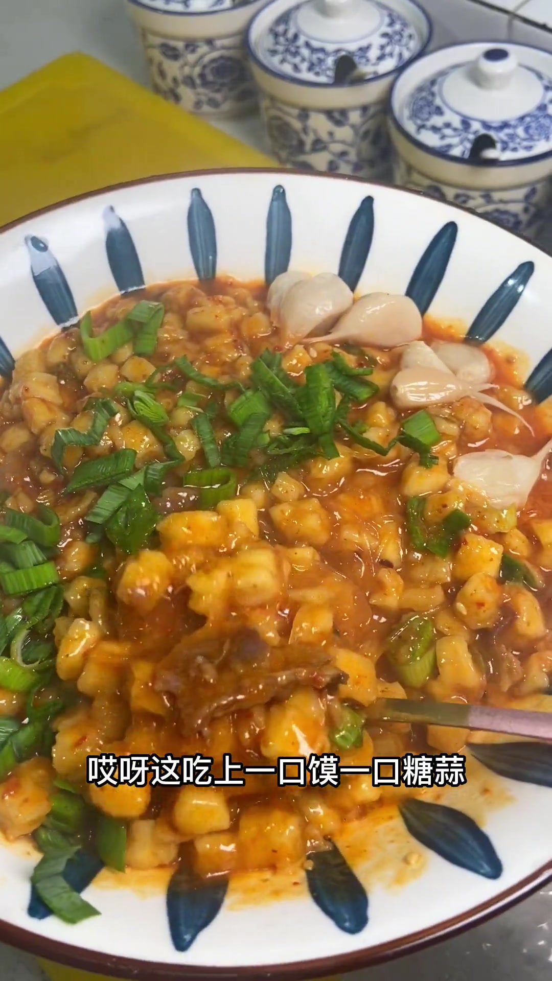 陕西特色小吃牛羊肉泡馍!有两种吃法 一种干刨一种带汤滴 你们喜欢吃哪种啊!羊肉泡馍 小炒泡
