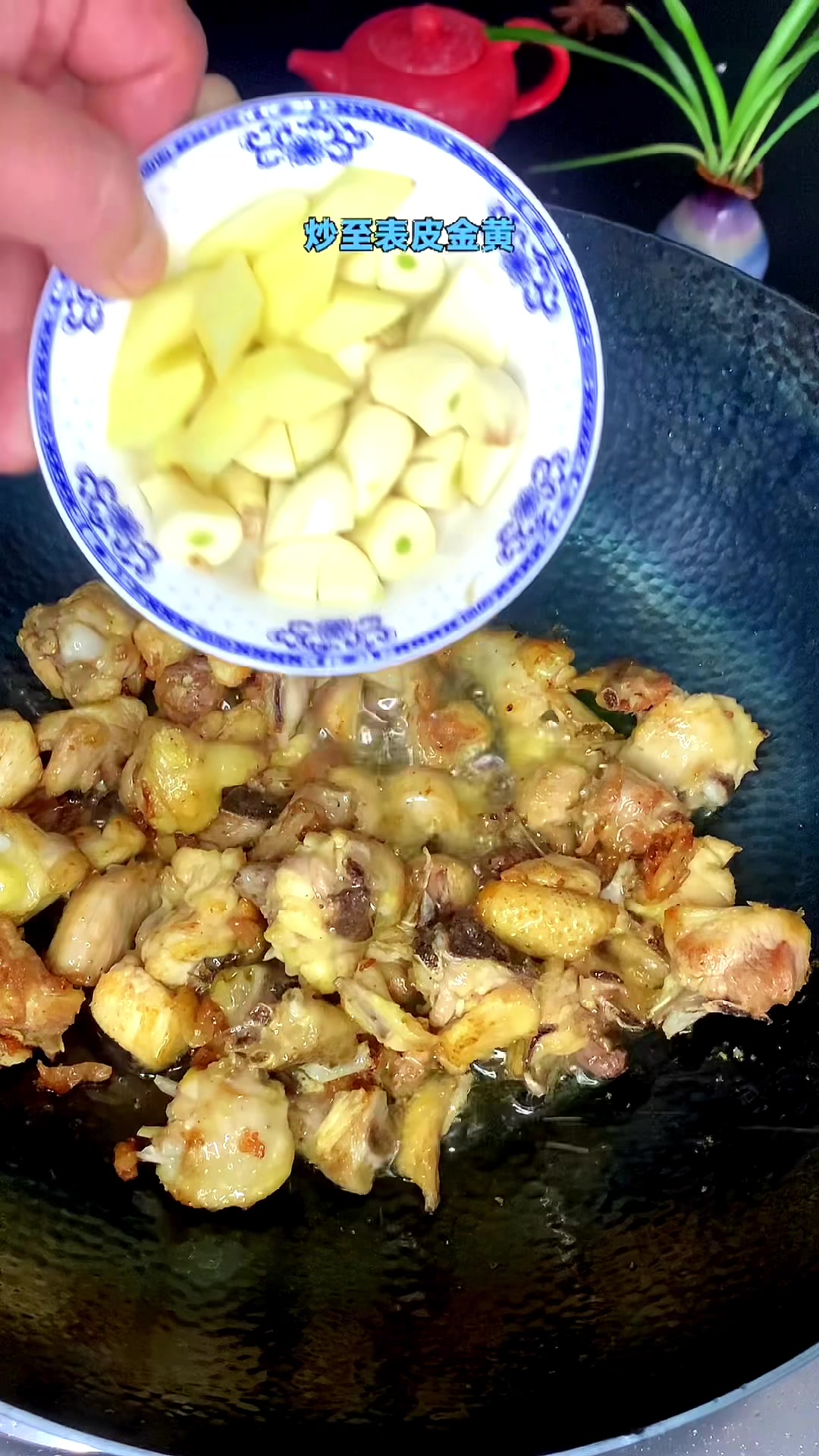 爆炒小公鸡这么做麻辣鲜香,非常好吃。