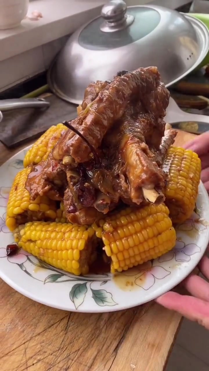 排骨炖玉米这样做好吃入味!简简单单又一餐 食尚先生 妈呀太香了 +小助手 排骨做法 玉米