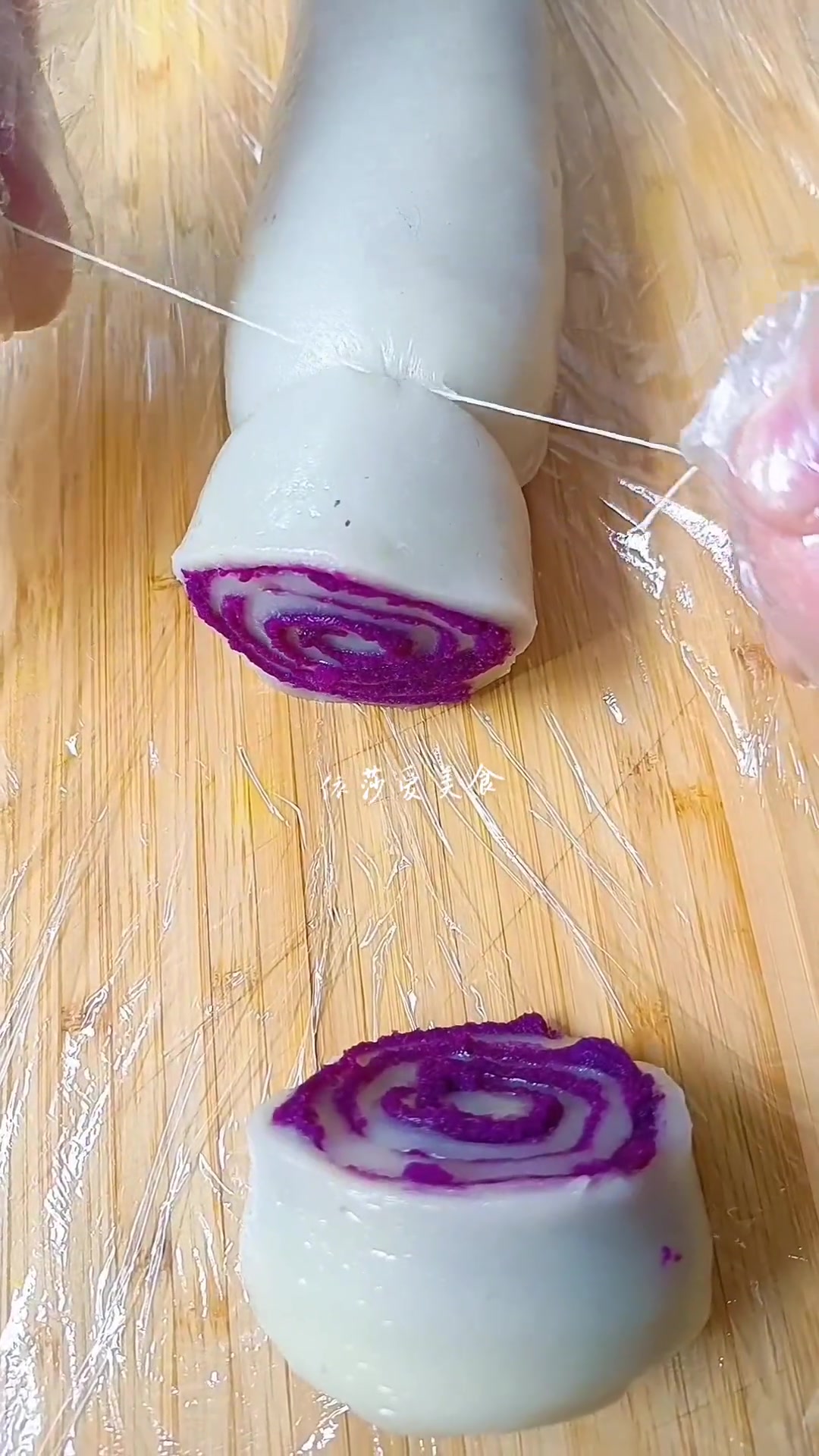 小甜点紫薯糯米卷 糯叽叽的 紫薯糯米卷做法 糯叽叽 软糯香甜 自制甜品