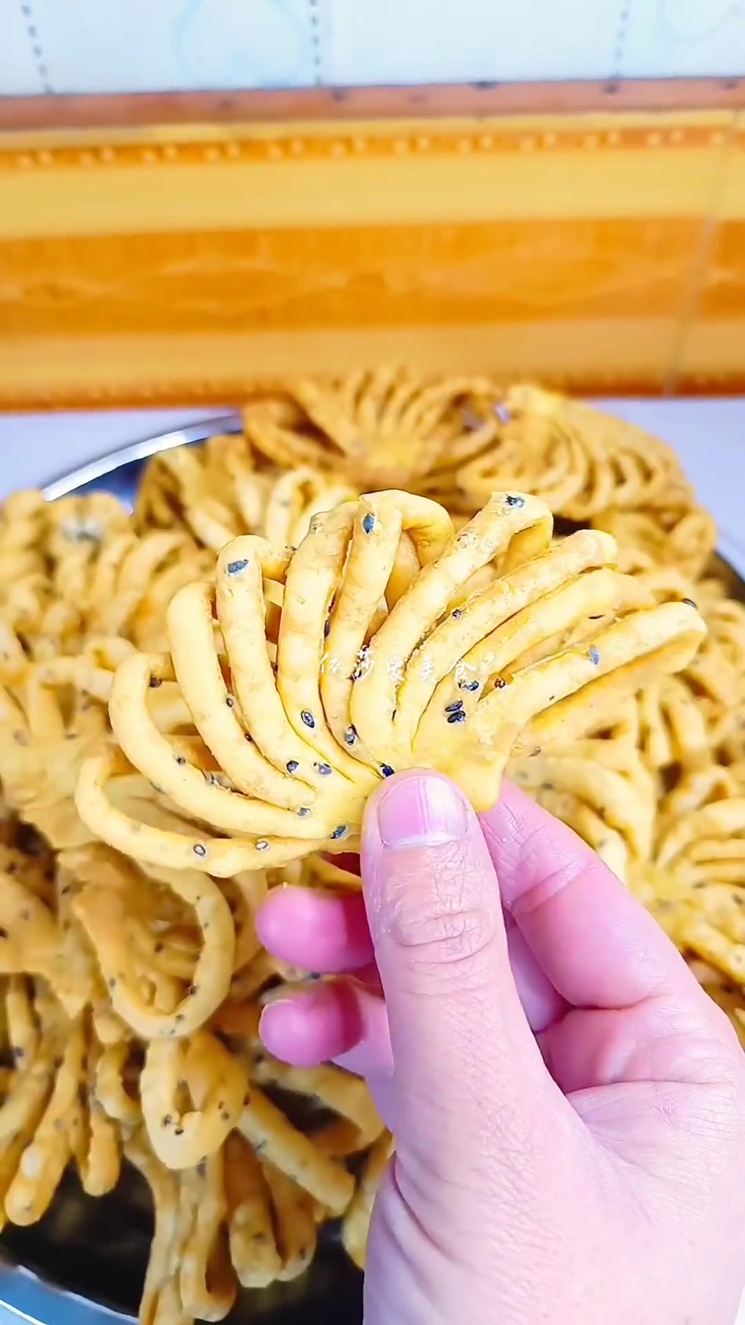 姐妹们你们要的油炸果子教程来咯 喜欢的姐妹们点赞收藏 自制零食 炸年货 小时候的味道 炸果