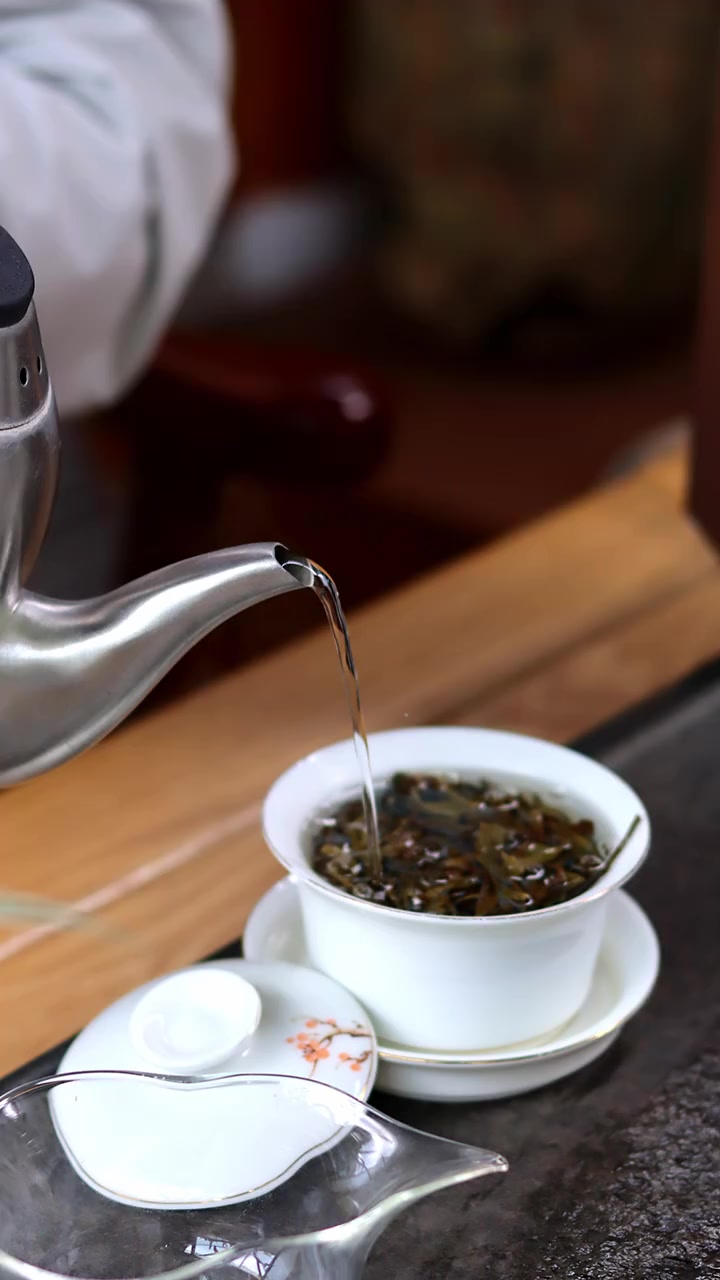 小家碧玉 甜蜜柔情 • 宫明至润系列猫耳朵 宫明至润系列猫耳朵采至磨腊倚邦茶区的小叶种茶树