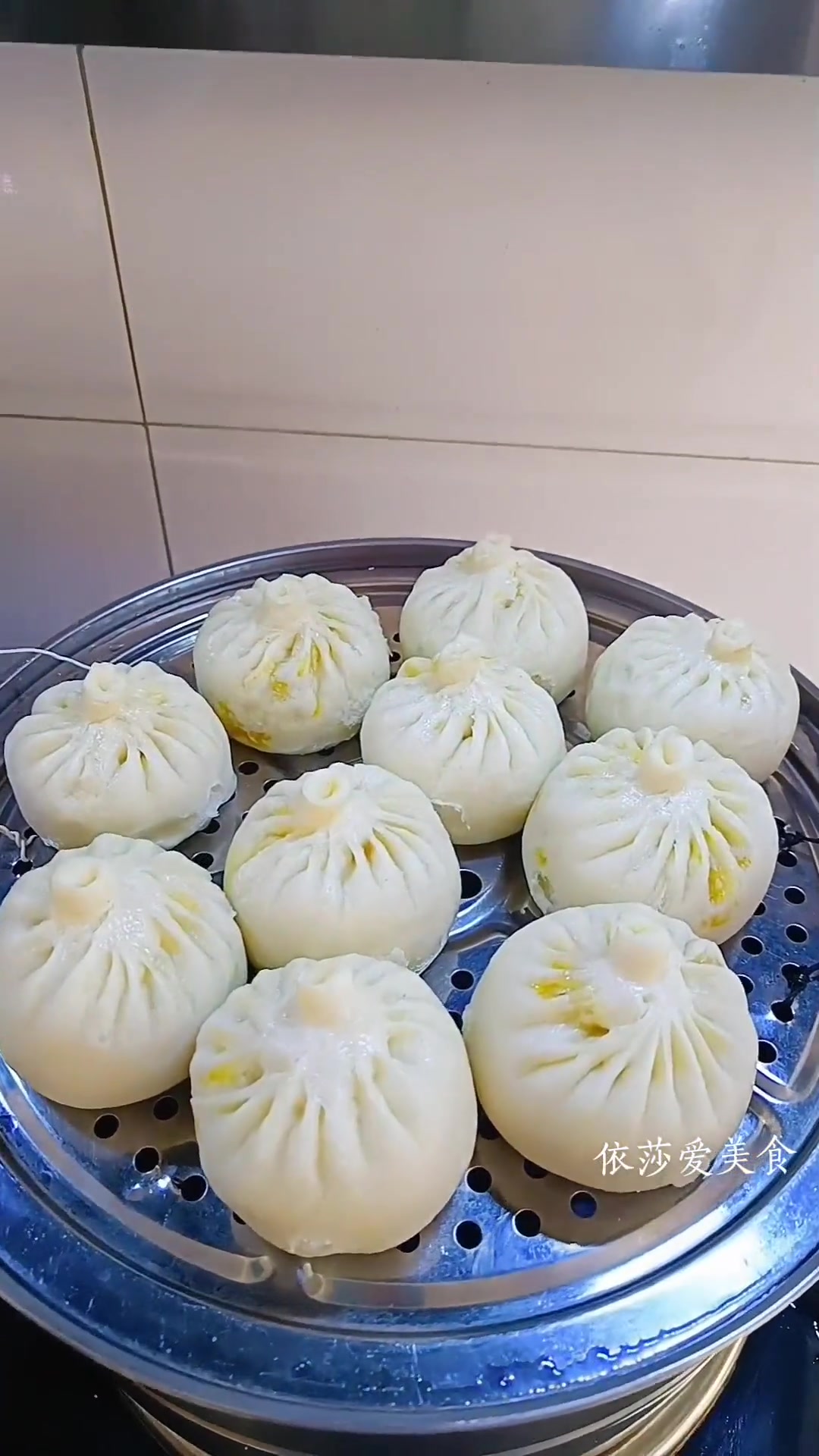 姐妹们胡萝卜包子馅的教程在视频中 不喜欢吃牛油的可以不放 包包子手法 老面包子