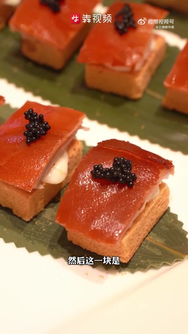 【烟火可亲|来院里寻菜且将新火试新味】院外尘事纷纷,院里松风声声。在一方院子里,在时令食材