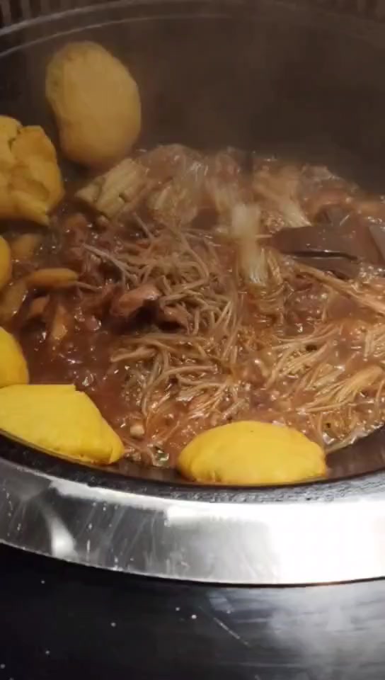 88元三个人吃到饱,你一定不知道怎么点,这地锅鸡看着有食欲吧,感兴趣的亲评论区留言,南通好