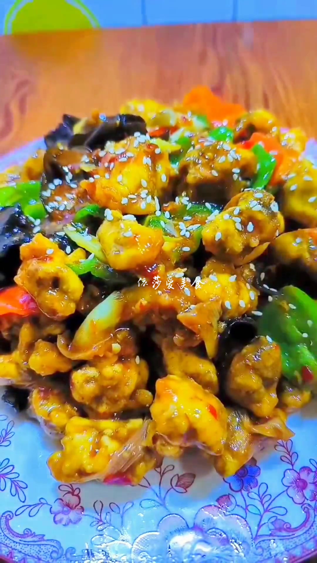 姐妹们你们要的酸辣里脊来咯 我用的是干的豌豆粉 如果用湿豌豆粉炸放一个鸡蛋就可以 详细教程