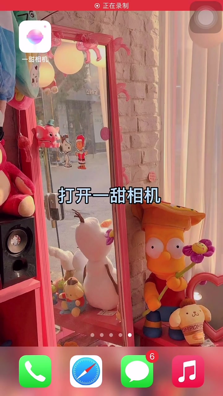 宇航员先生对小兔子温柔的说:“我给你这一束胡萝卜花,和我一起去地球吧”