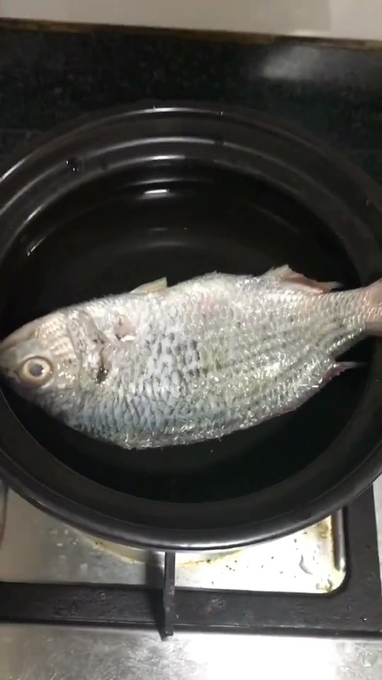 黄翅鱼,黄鳍鲷,黄脚立,黄立鱼,黄腊鱼,每个地方对这种鱼的叫法都不同,但相同是鱼肉的鲜,香