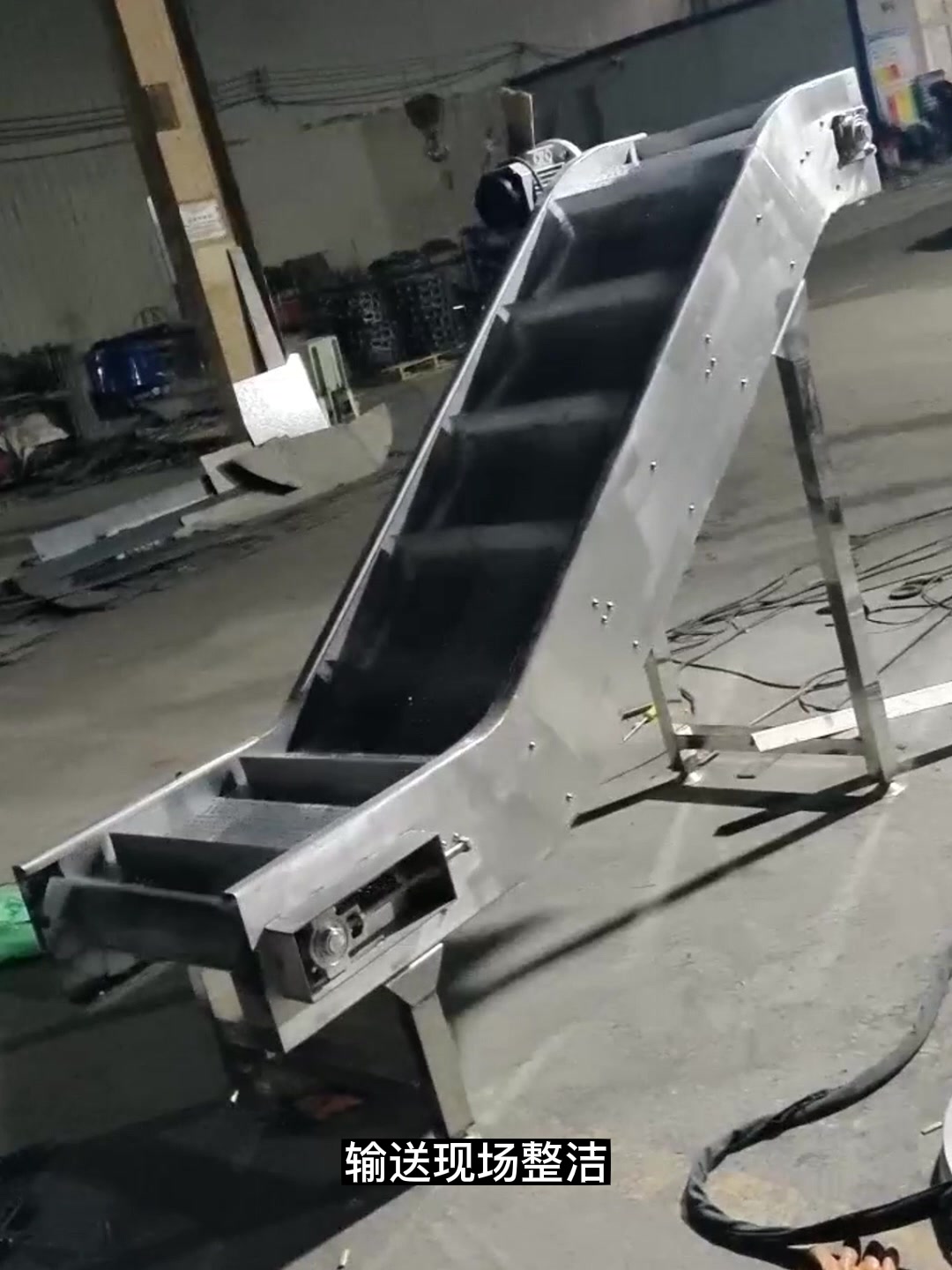 矿用重型鱼鳞链板输送机的特点有哪些