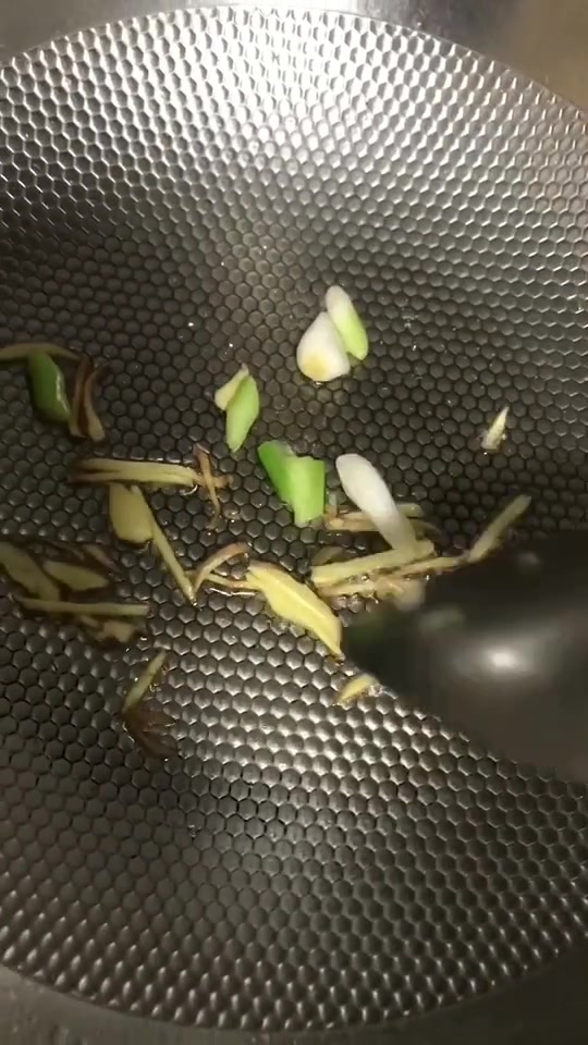 花蛤冬瓜汤,你们也是这么煮吗?这个季节的花蛤是最肥的!