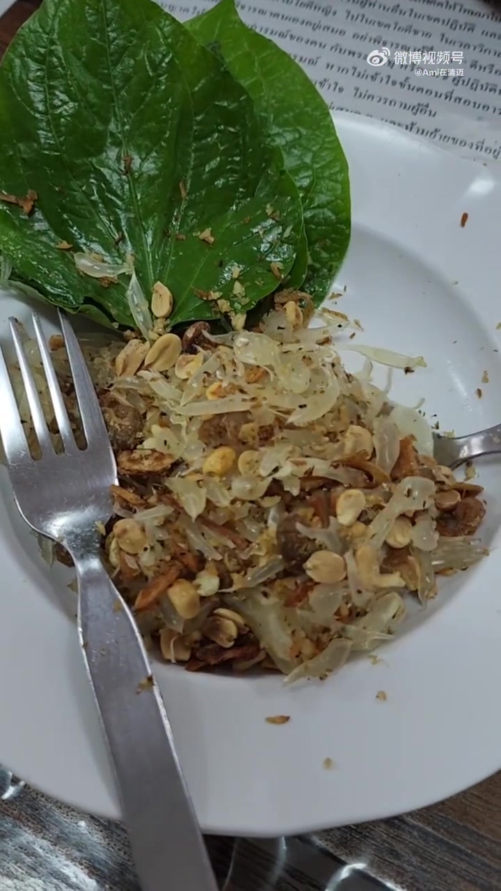 泰国小厨房|一起来做低脂美味的柚子沙拉  来泰国一定不能错过的就是“宋丹”(沙拉),但是柚