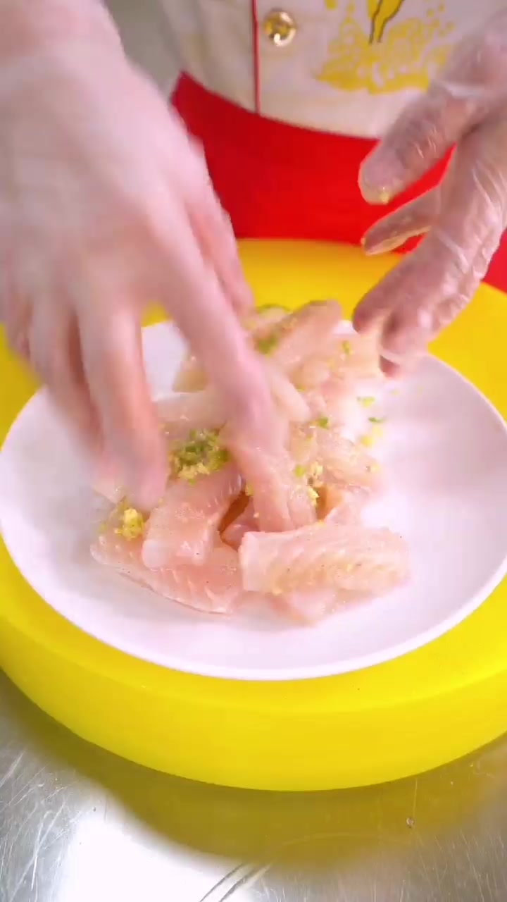 清蒸鱼吃腻了?那就换种做法吧,福建省烹饪职业学校如何制作鱼条