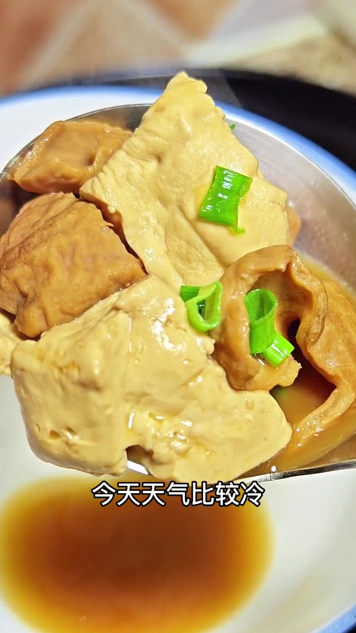 今天天气冷,做一锅热热乎乎的砂锅肥肠豆腐!美食教程 妈呀太香了 肥肠 肥肠炖豆腐 豆腐