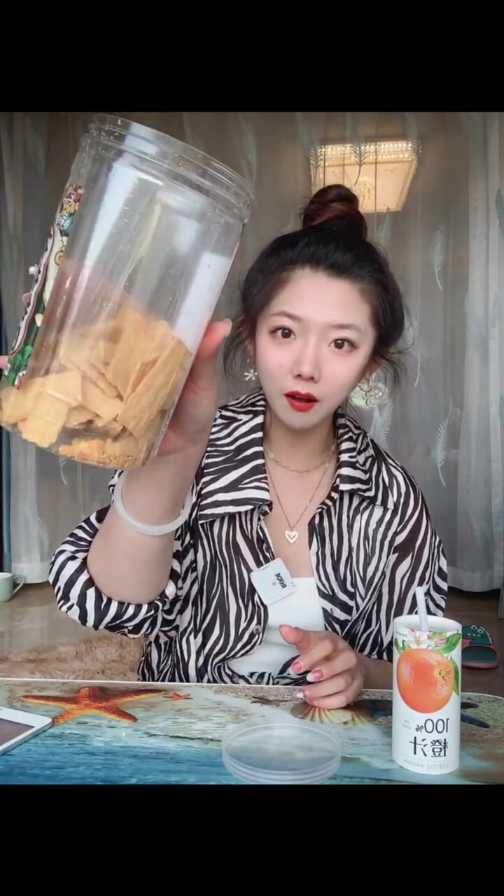 网红零食到底值不值得买?无广测评走一波!前两天刚收到的零食们,还热乎着呢,基本都是大网红推