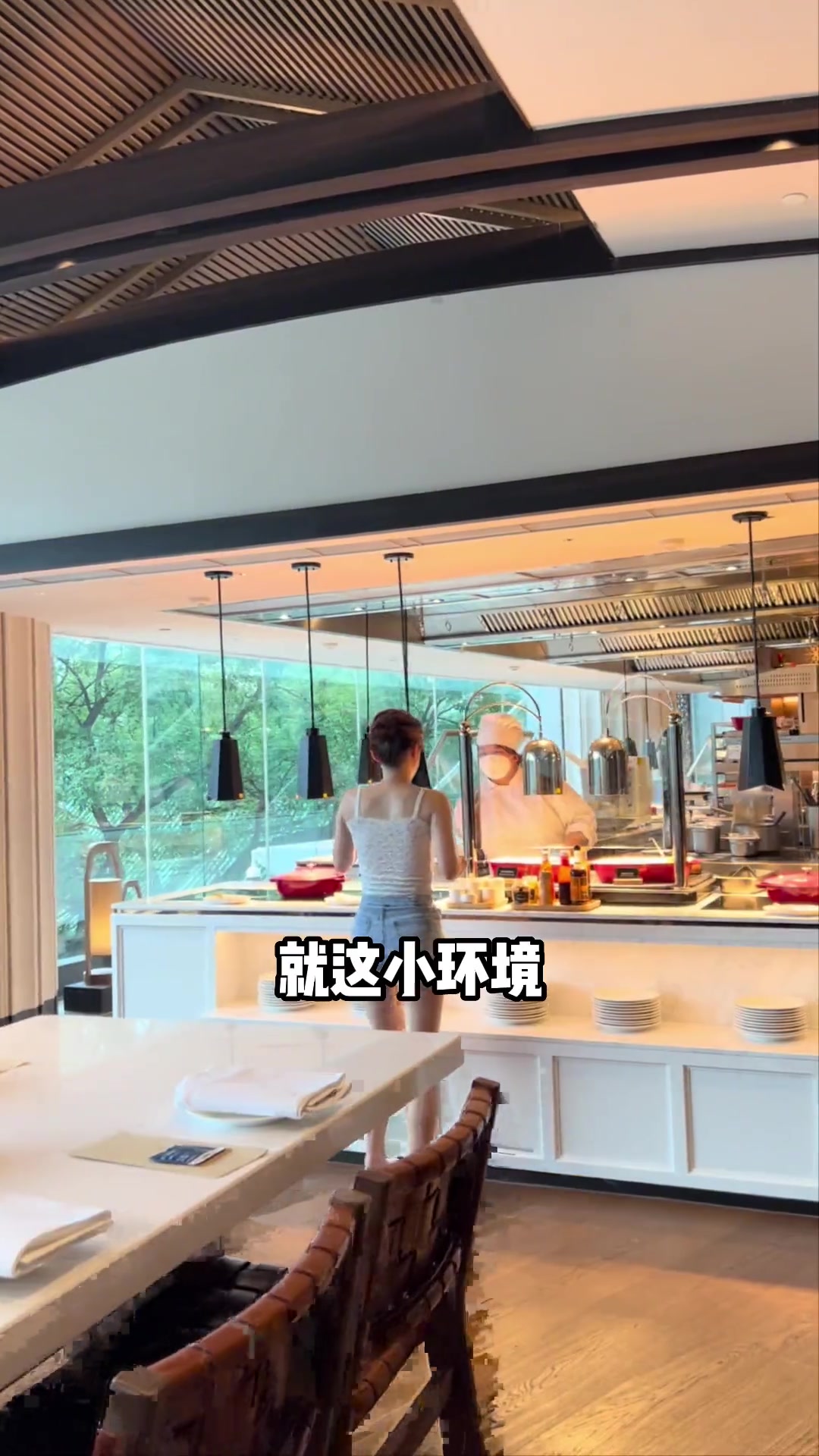 约会餐厅 氛围感餐厅打卡 这店环境太好了 小资情调 食客玩家 十五的月亮十六元!