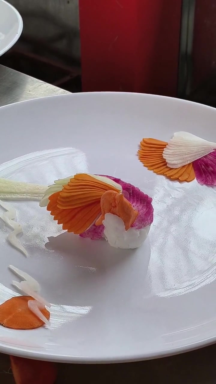 西安新东方烹饪学校中餐烹饪专业冷拼实操训练 西安新东方技工学校 中职 手艺