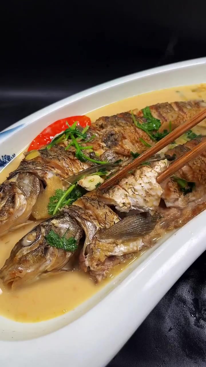 家常炖江鱼这样做!治愈系甜品 浅尝一下人间四月天 鱼的花式做法 告诉老默我想吃鱼了