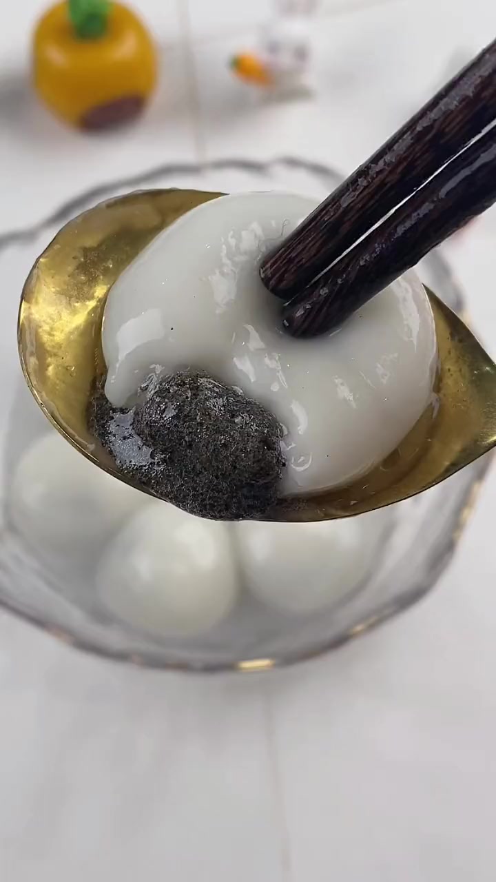 经典口味,三全凌黑芝麻大汤圆,还是小时候的味道 汤圆 元宵节 吃汤圆喽 软糯香甜