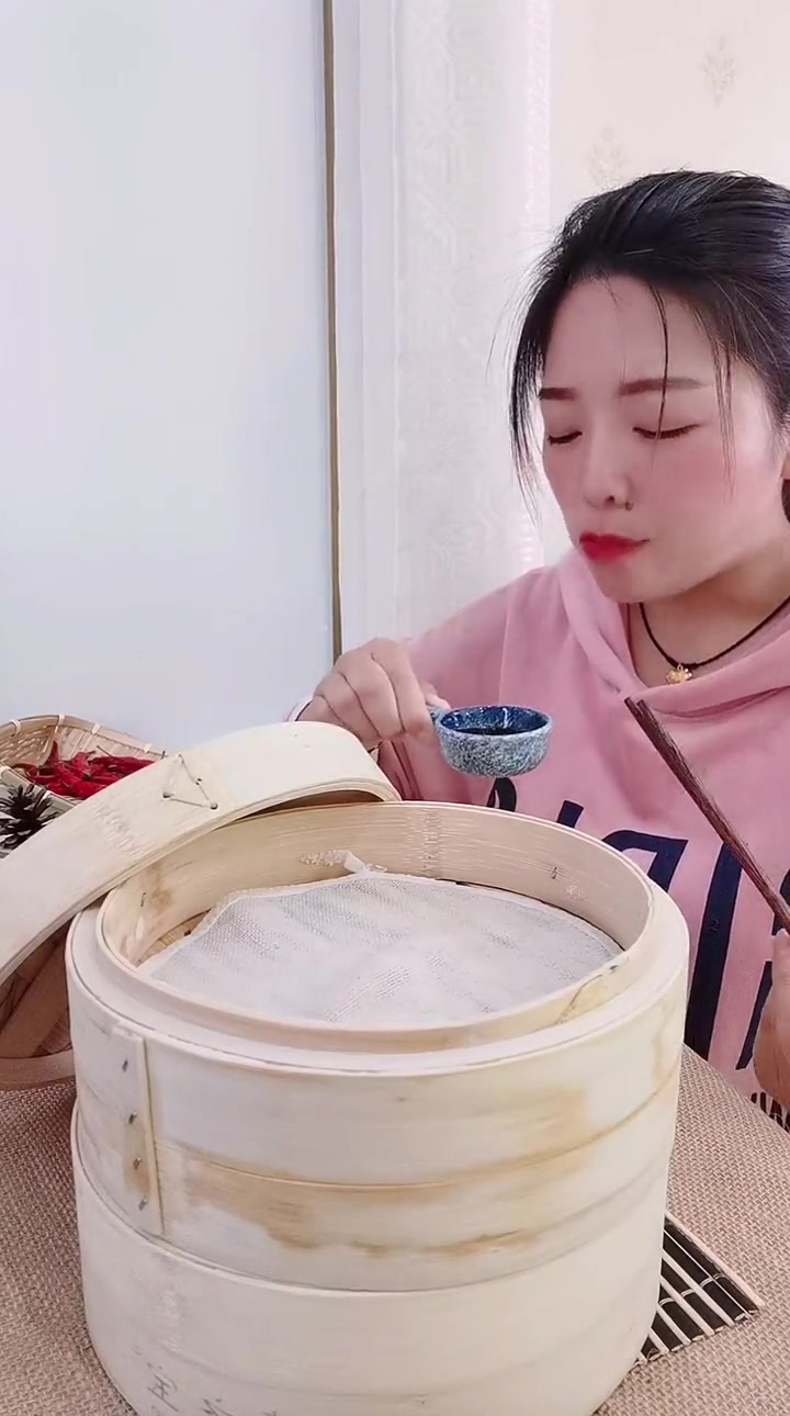 没有什么是一笼热气腾腾的小笼包解决不了的 小笼包 早餐 美食 +小助手