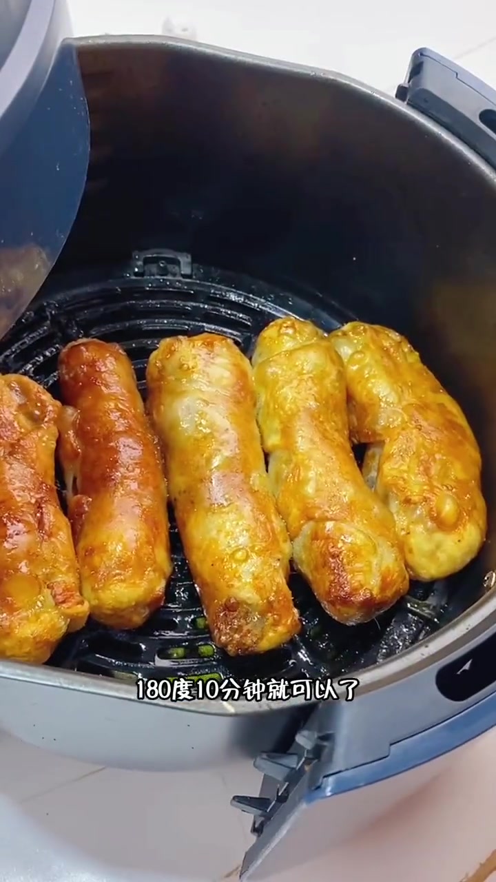 恋爱可以慢慢谈,肉必须趁热吃,因为这个 爆浆鸡腿卷 真的太好吃了,根本等不了 38女王节 