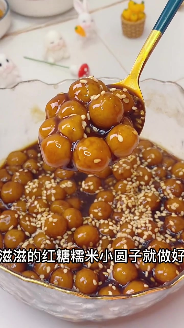 糯糯叽叽的红糖小圆子没有宝贝宝不喜欢的,甜糯又略带嚼劲 红糖糯米丸子