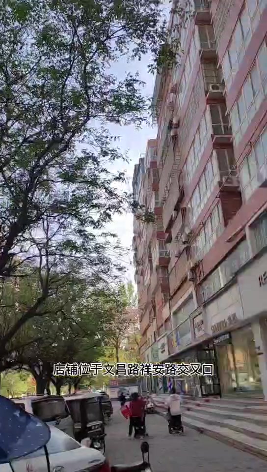 龙湖文昌路蛋糕店转让附近众多学校和居民,挨着蜜雪