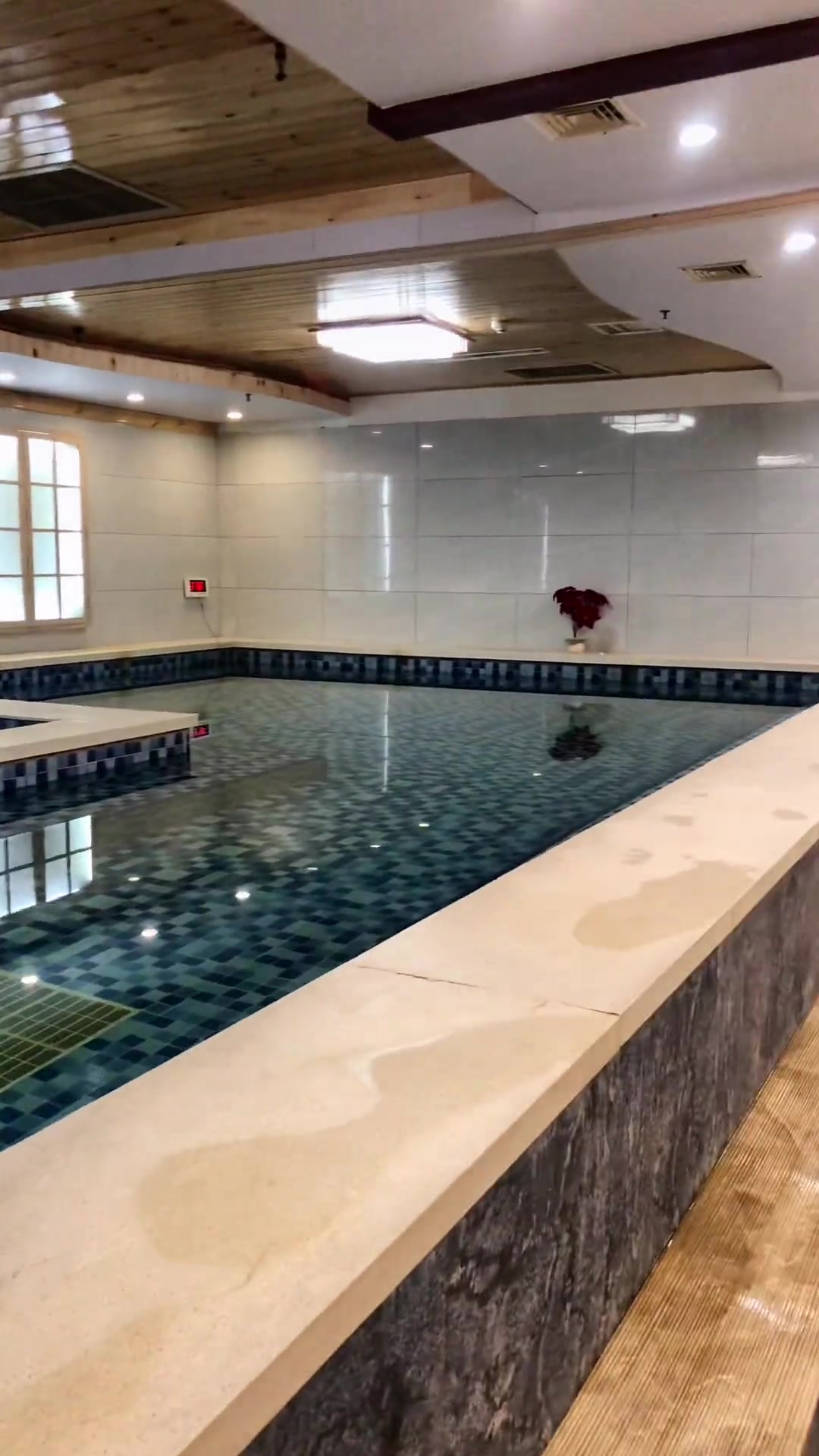 陵西大街上康德往北路东良子温泉汗蒸洗浴9.9不限时间畅玩一天!晚上过夜只需+30!环境位置