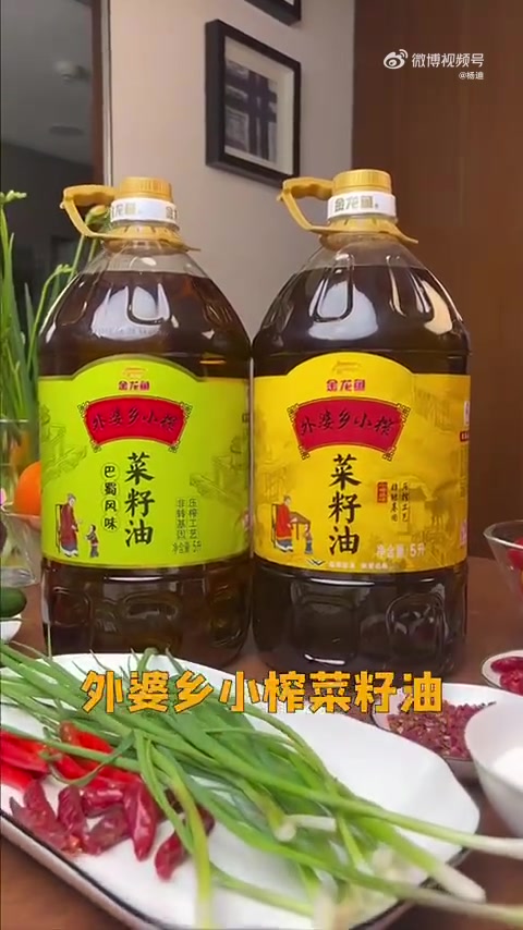 我做菜好吃的秘密,就是大师们同款的 金龙鱼 外婆乡小榨菜籽油,非转基因,小榨风味,一口尝到