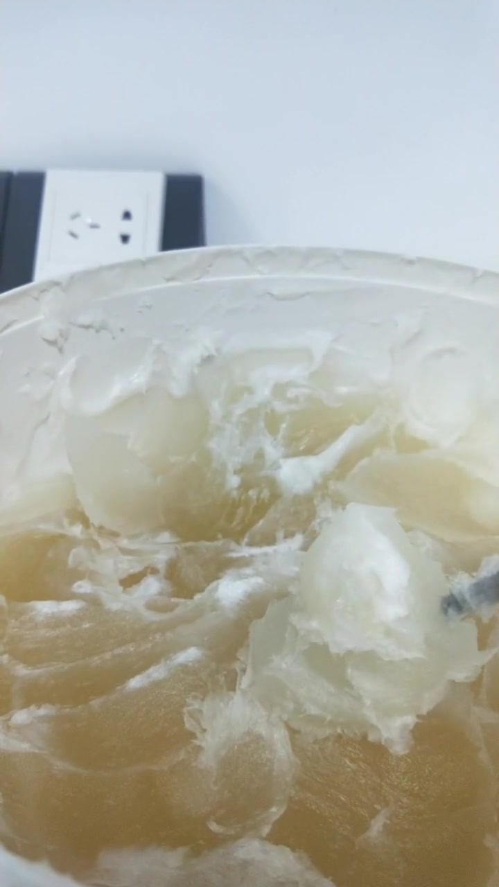 蛋糕油分速发和一般的两款。不光可以打海绵蛋糕,还可以打面包面等用法。双击加关注下面更精彩????