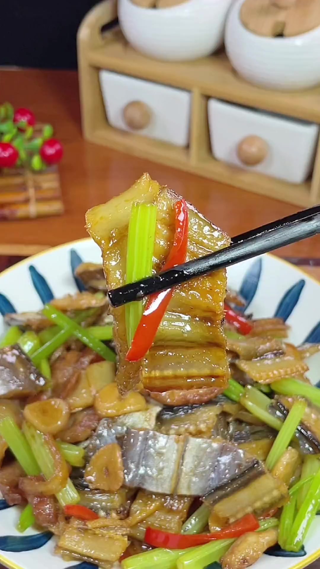 在温州每当 鳗鲞烧肉 一出场,锅中米饭肯定不够吃 温州美食 下饭菜