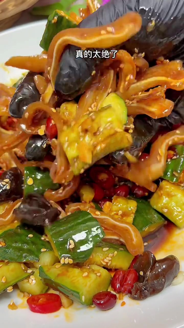 凉拌猪头肉黄瓜 搭配冰啤酒,太舒服了