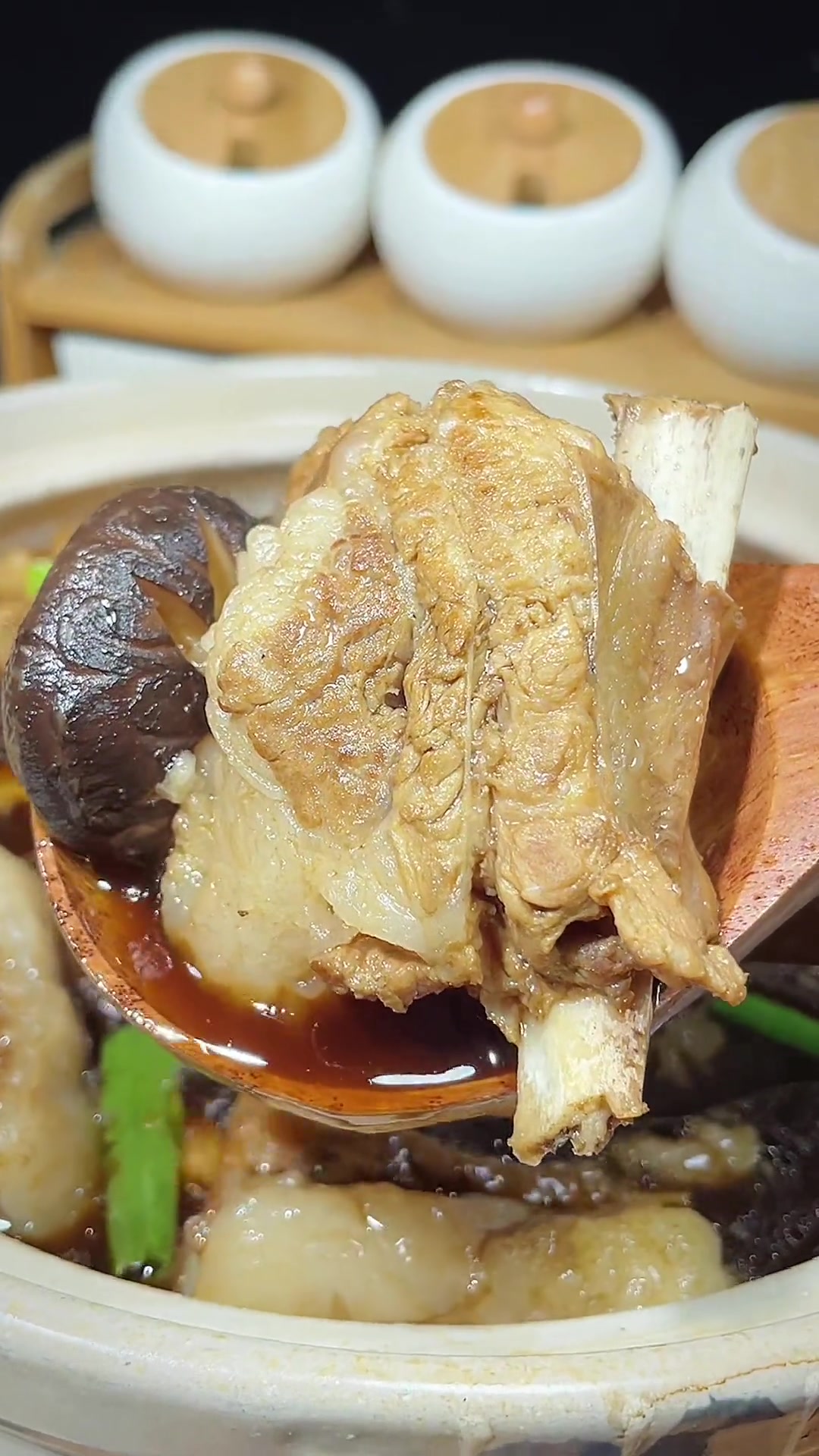 在家也能轻松做出 新加坡肉骨茶 汤鲜味美,太好喝了