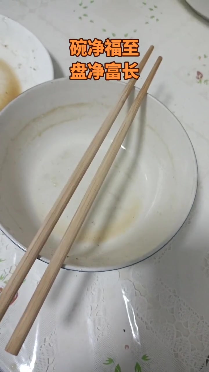 热点新闻事件 每日热点 内容过于真实 一个人的晚餐就这么简单 家常便饭吃得香