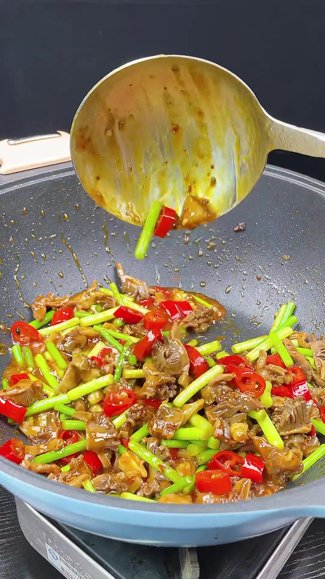 好吃的 蒜薹爆鸡胗 下酒又下饭抓紧安排一个