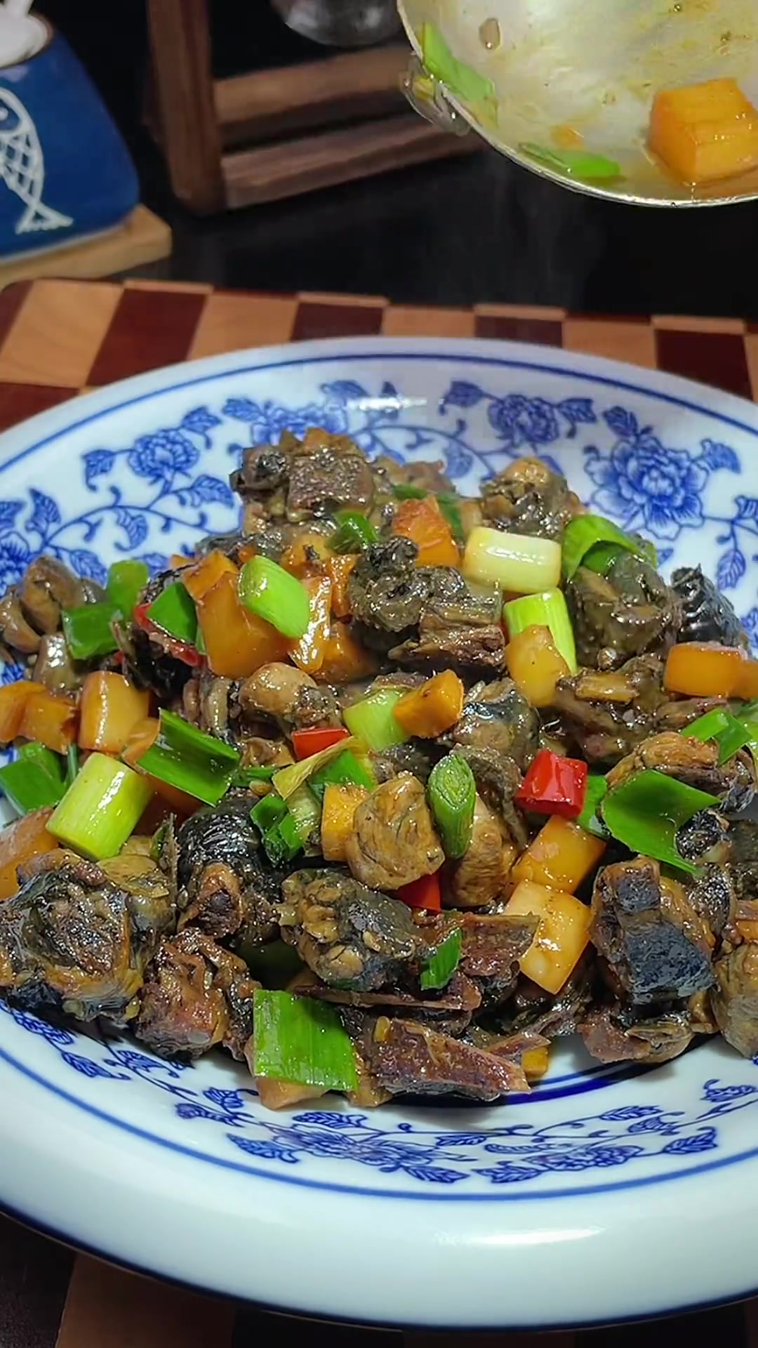 操作简单好吃又下饭的 生炒乌骨鸡 抓紧安排起来吧