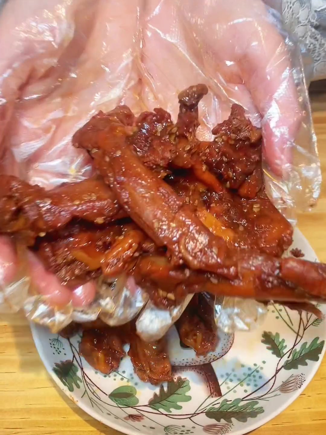 过年了,买点鸭翅鸭脖给你的ta投食吧 卤味熟食 鸭脖 打卡冬日排队王 春节倒计时 +小助手