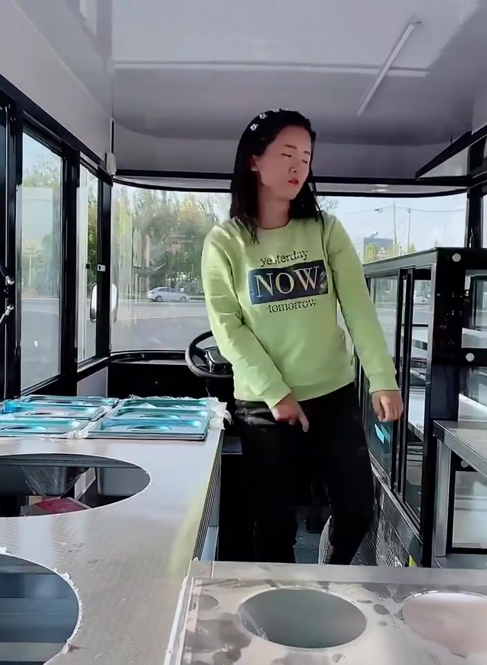 电动四轮三轮小吃车餐车炸串关东煮麻辣烫车