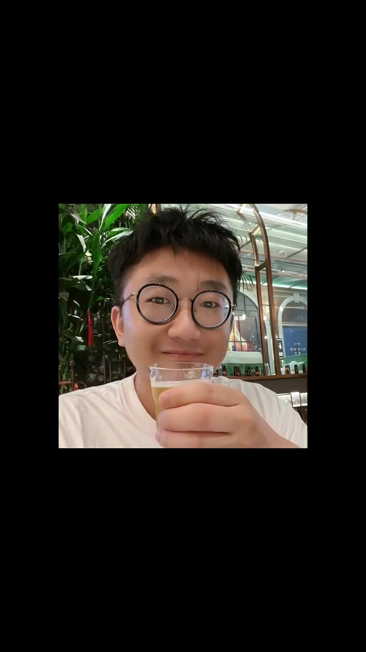 陈霄华行为不检被拘留德云社第一时间宣布辞退