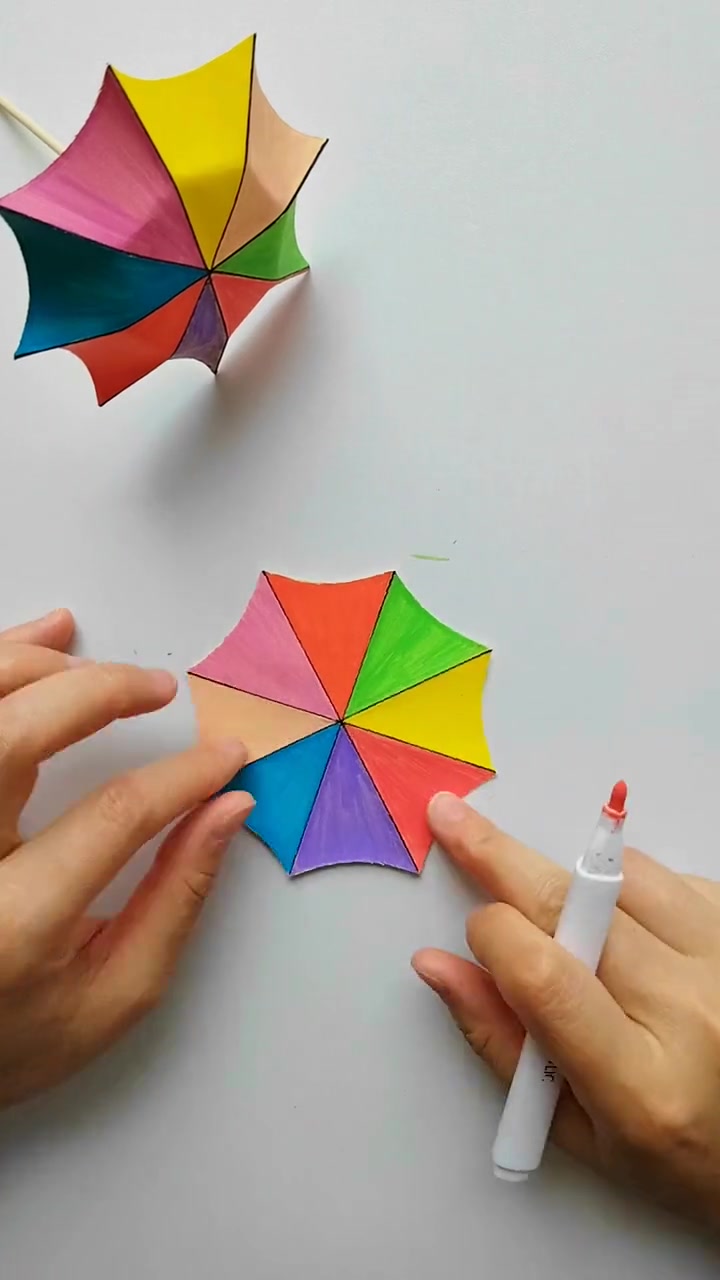 简单又好看的彩虹雨伞,太适合这多雨的季节了。谷雨时节,播下希望的种子,静待花开。亲子手工 