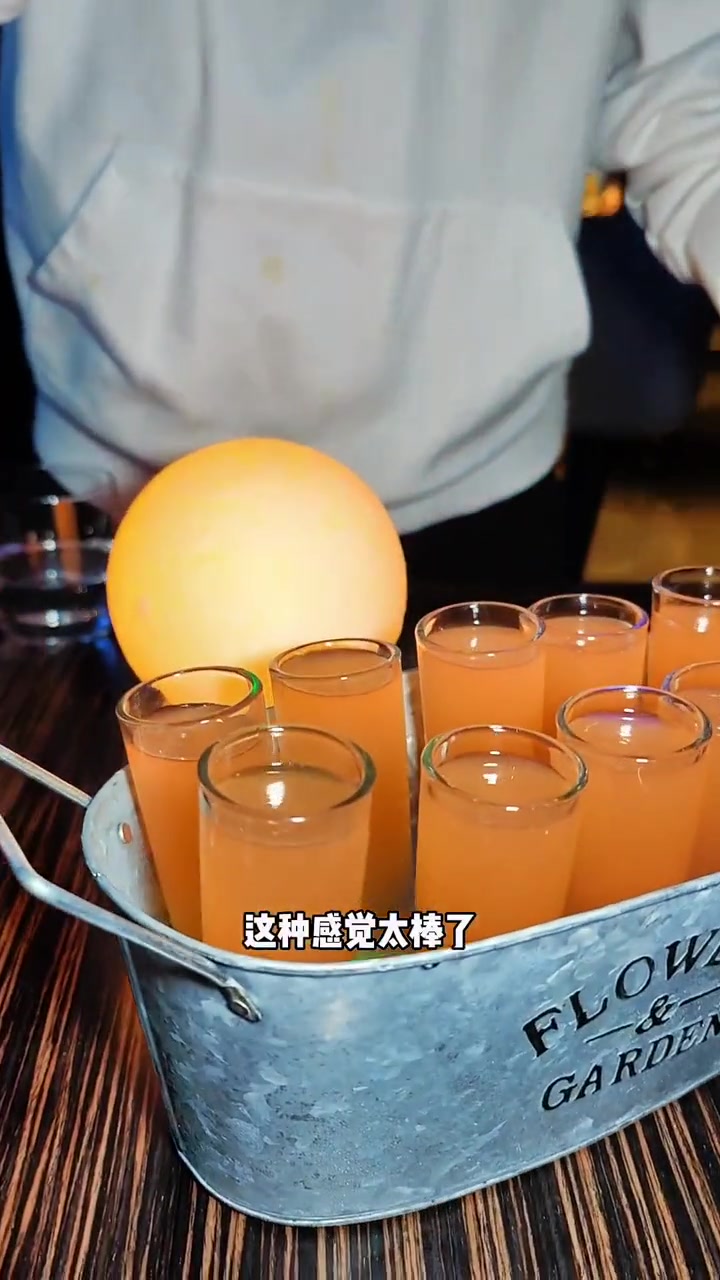 淮海路斗酒了,新开店只要99有吃有喝还有音乐!氛围感十足!话梅酒馆 东南亚菜小酒馆上海首开