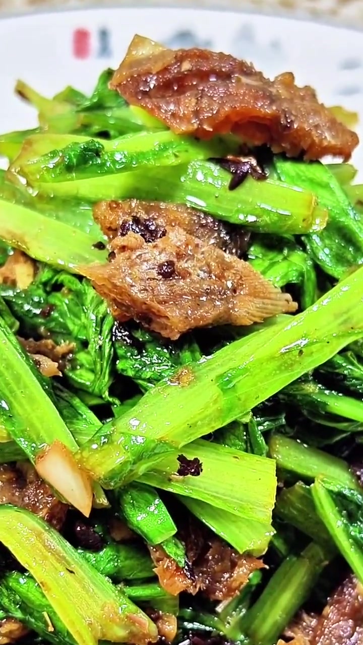 豆豉鲮鱼油麦菜的做法原来这么简单!家常菜 美食 教程 豆豉鲮鱼油麦菜 在家做美食 妈呀太香