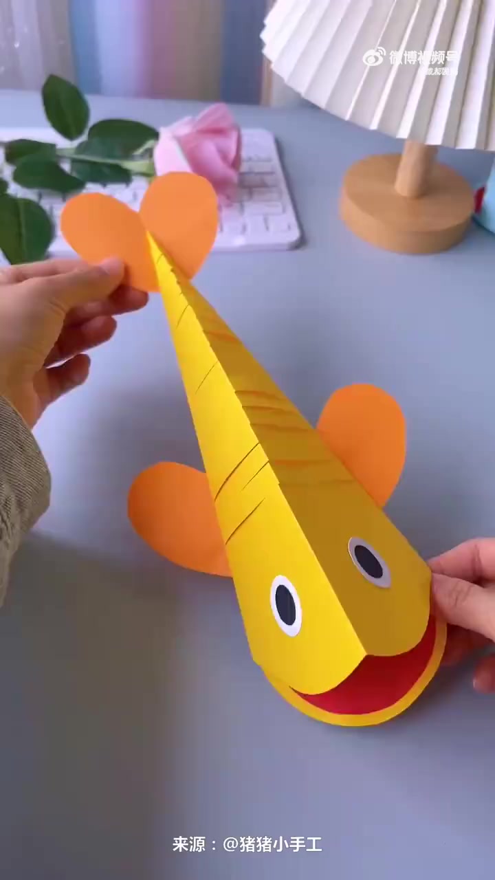 「简单好玩!小鲨鱼折纸教程来了」可爱的小鲨鱼来啦~简单易学,快来试试吧。(来源:人民网)二