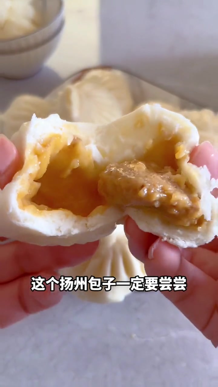 第1集|早餐吃什么 扬州包子 锅里蒸几分钟就能吃了 一袋牛奶两个包子早餐轻松搞定 包子半成