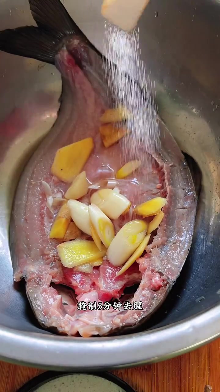 麻辣烤鱼这样做好吃入味!春天的味道 食尚先生 为五一假期准备512g的胃 鱼的花式做法 烤