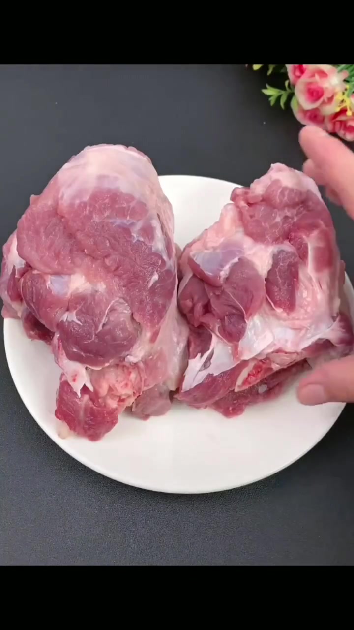 一日一美食,东北酸菜炖血肠五花肉