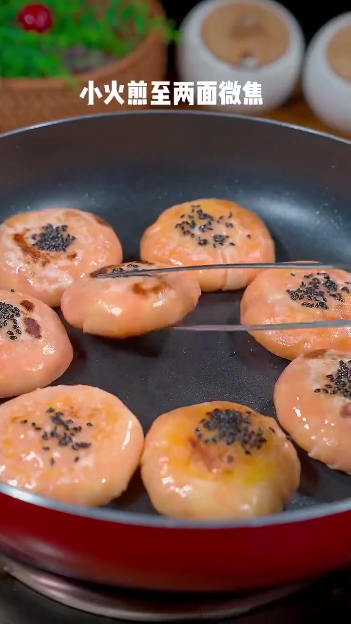 美食时刻 红薯饼新做法,皮薄馅大,奶香味十足,软糯拉丝,超级好吃
