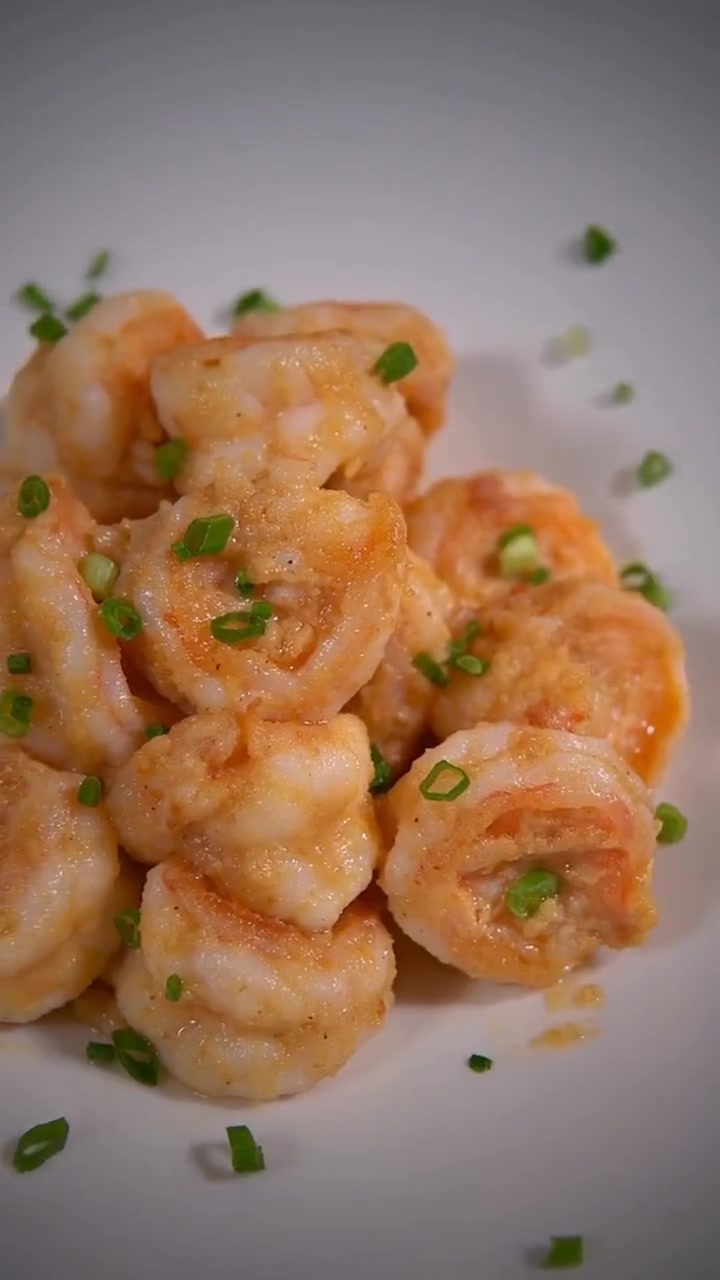 金沙虾球好吃的秘诀在于咸蛋黄酱!美食分享 美食教程 虾球做法 海鸭咸蛋黄酱