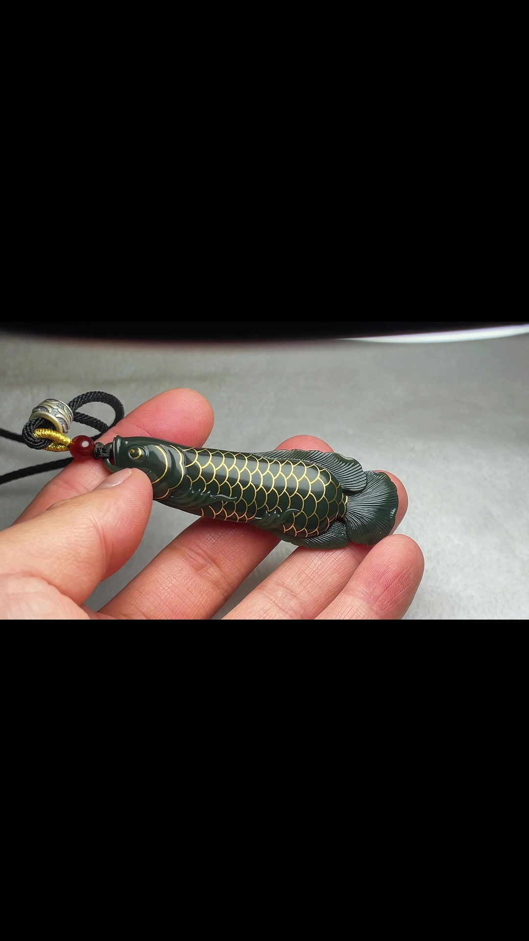 金龙鱼,和田玉黑青玉一细料雕刻镶嵌纯金